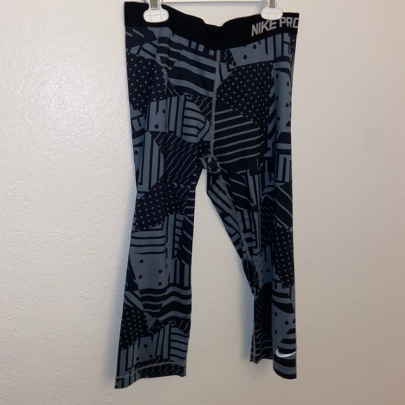 Nike Pro fitness capri leggings mid rise tights cute bottoms stretch waist pants - Picture 6 of 12